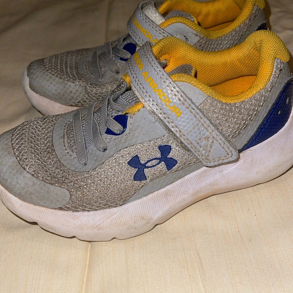 Boys under armour shoes size 11